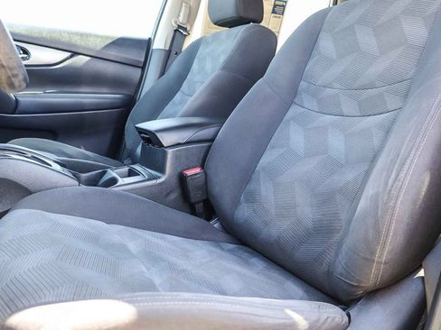 Used 2016 Nissan Rogue SV FWD image 28