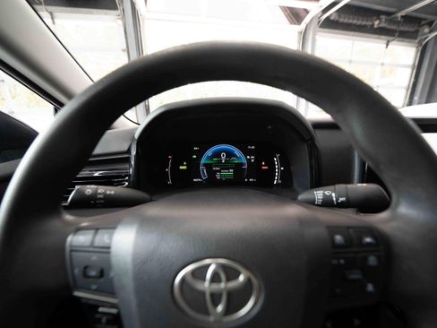 Used 2025 Toyota Camry LE FWD image 15