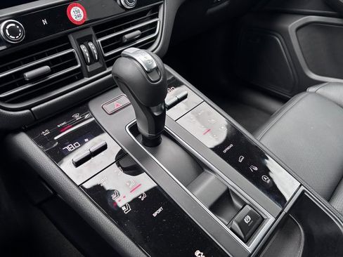 Certified 2026 Porsche Macan image 21