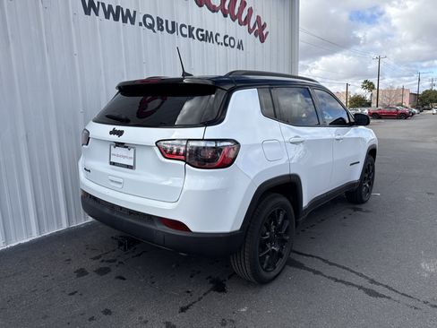 Used 2024 Jeep Compass Latitude w/ Convenience Group image 39