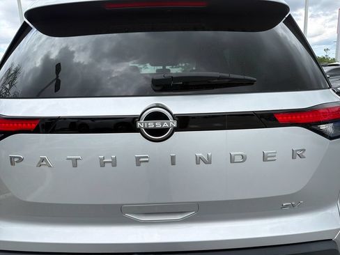 Used 2024 Nissan Pathfinder SV FWD image 10