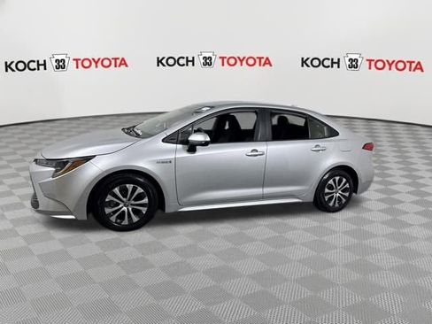 Used 2021 Toyota Corolla LE image 4