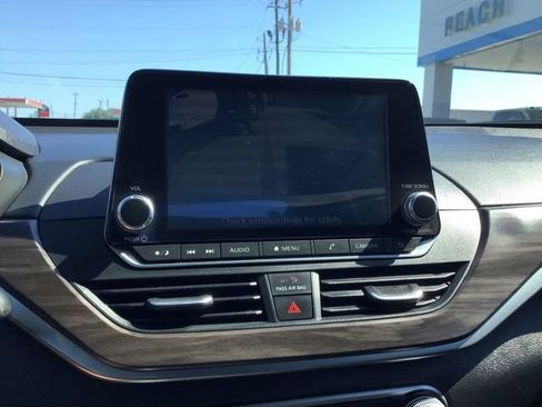 Used 2025 Nissan Altima 2.5 SV FWD image 13