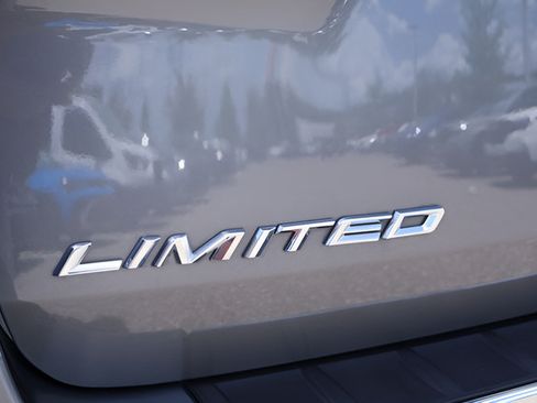 Used 2023 Ford Explorer Limited RWD image 7