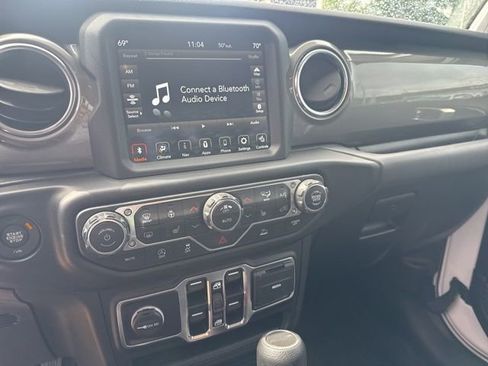 Used 2020 Jeep Gladiator Overland AWD/4WD image 9