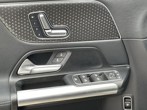 Certified 2025 Mercedes-Benz GLA 250 image 18