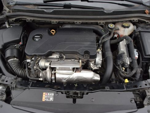 Used 2019 Chevrolet Cruze LT image 28