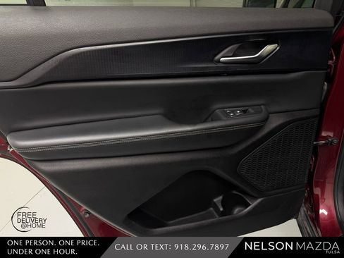 Used 2023 Jeep Grand Cherokee L Laredo image 33