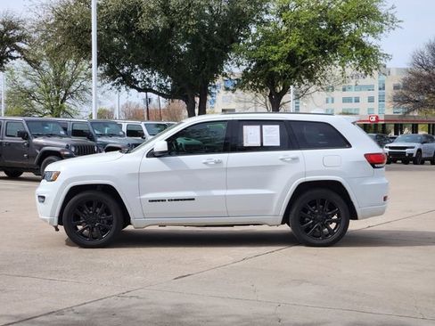 Used 2018 Jeep Grand Cherokee Altitude image 4