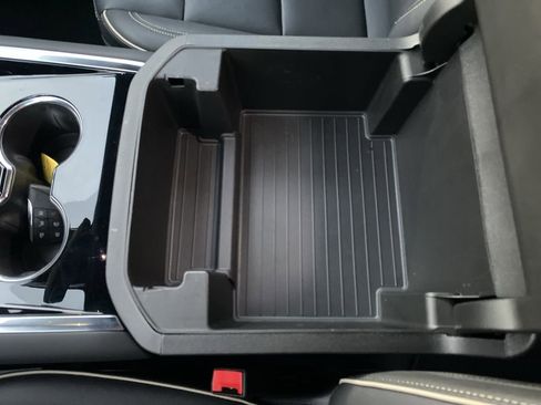 Used 2025 Chevrolet Suburban Premier image 36