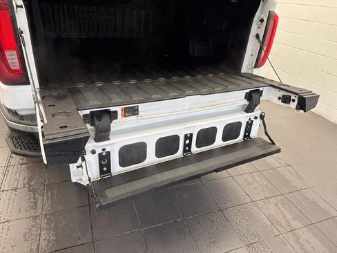 Used 2022 GMC Sierra 1500 SLT w/ X31 Off-Road Package image 11