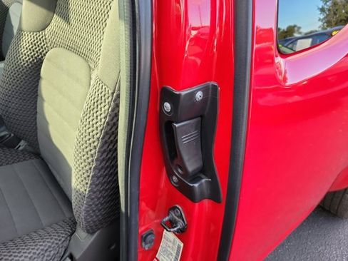 Used 2011 Nissan Frontier SV image 14