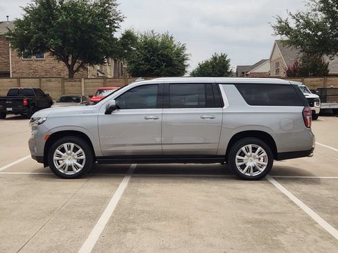 Used 2024 Chevrolet Suburban High Country w/ Premium Package AWD/4WD image 12