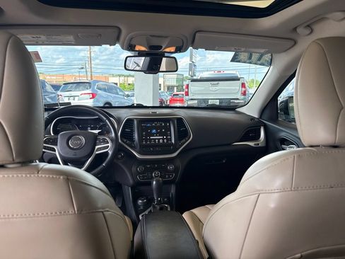 Used 2017 Jeep Cherokee Limited AWD/4WD image 17