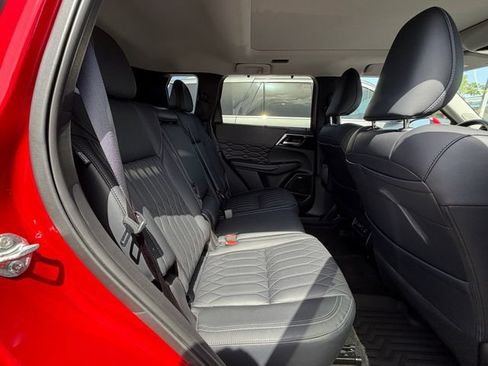 Used 2025 Mitsubishi Outlander SEL FWD image 13