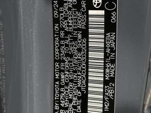 Used 2024 Toyota Prius Prime FWD image 32