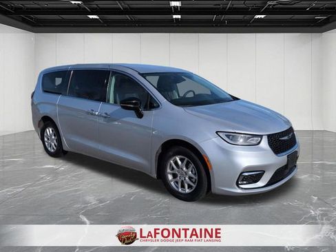 Certified 2024 Chrysler Pacifica Touring-L image 7