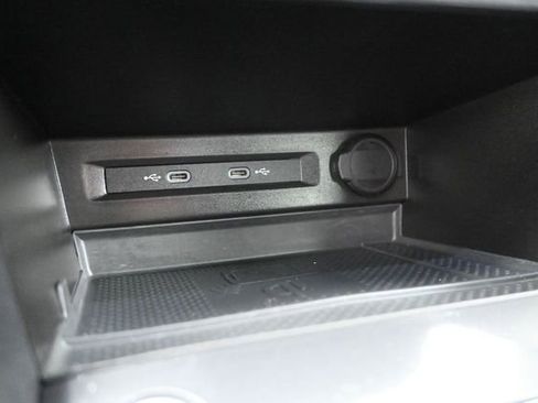 Used 2023 Volkswagen Tiguan SE FWD image 32