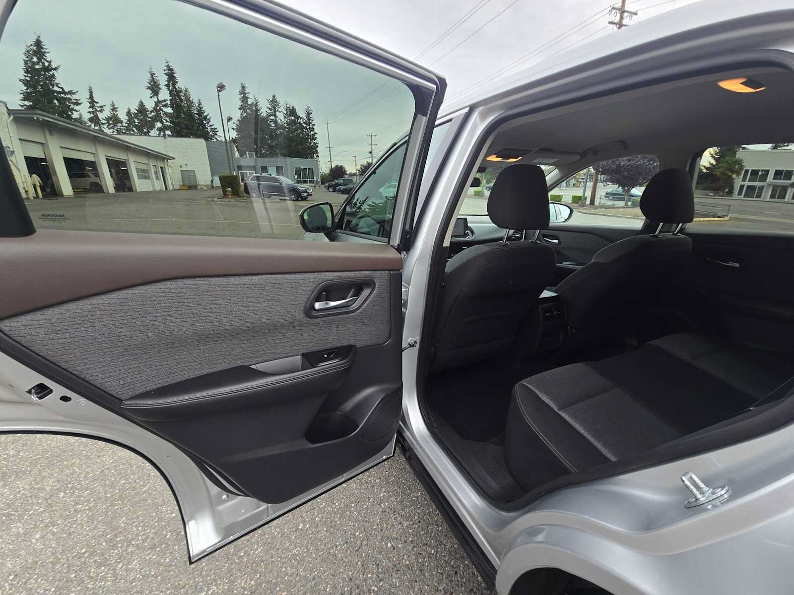 Used 2021 Nissan Rogue SV AWD/4WD image 15