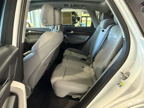 Used 2024 Audi Q5 e Premium Plus w/ Premium Plus Package image 48