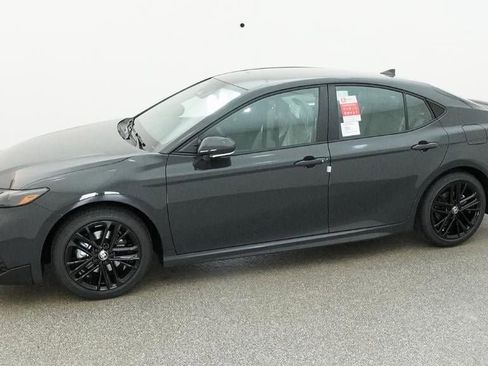 New 2026 Toyota Camry SE image 2