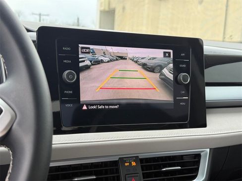 New 2025 Volkswagen Taos SE image 19