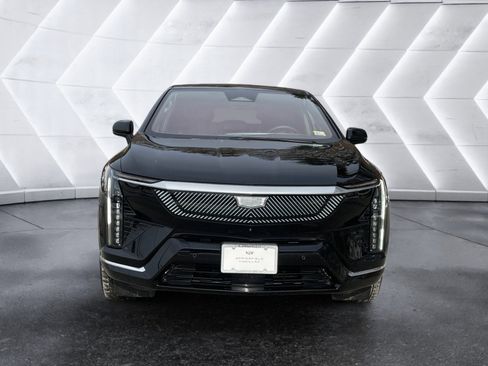 Used 2025 Cadillac Optiq Luxury 2 w/ LPO, Floor Liner Package AWD/4WD image 25