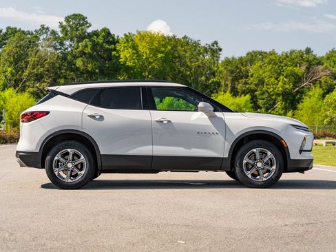 Used 2024 Chevrolet Blazer LT w/ Convenience Package FWD image 8