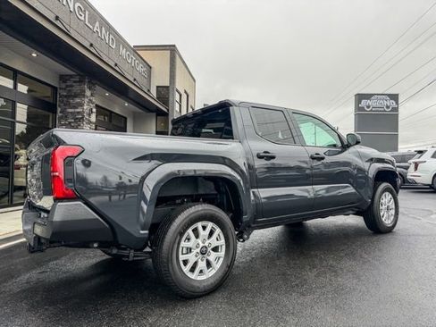 Used 2025 Toyota Tacoma SR AWD/4WD image 2