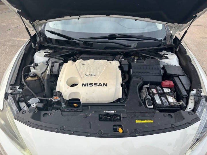 Used 2016 Nissan Maxima SR FWD image 3