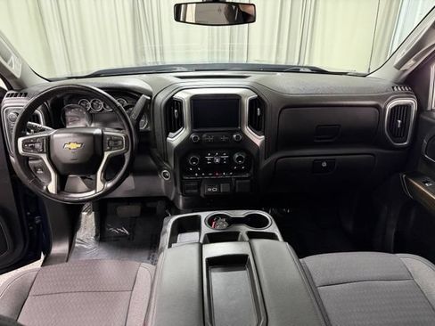 Used 2020 Chevrolet Silverado 1500 LT w/ Convenience Package AWD/4WD image 11