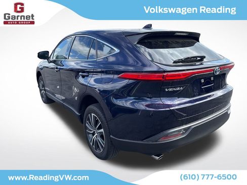 Used 2023 Toyota Venza LE AWD/4WD image 3