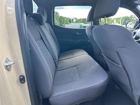 Used 2018 Toyota Tacoma TRD Sport AWD/4WD image 25