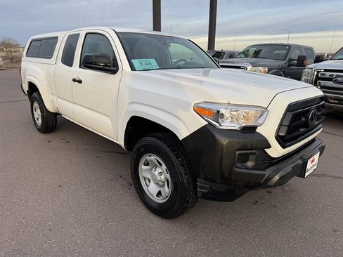 Used 2022 Toyota Tacoma SR image 1