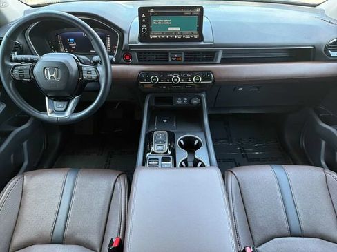 Used 2025 Honda Pilot Elite image 17