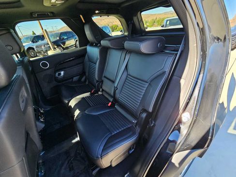 Used 2025 Land Rover Discovery S AWD/4WD image 17