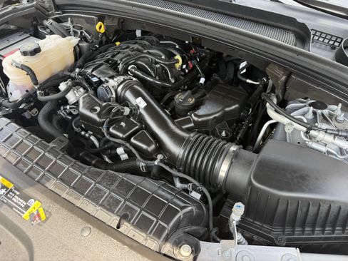 Used 2025 Jeep Grand Cherokee Laredo RWD image 34