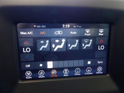 Used 2021 Jeep Compass Latitude AWD/4WD image 35