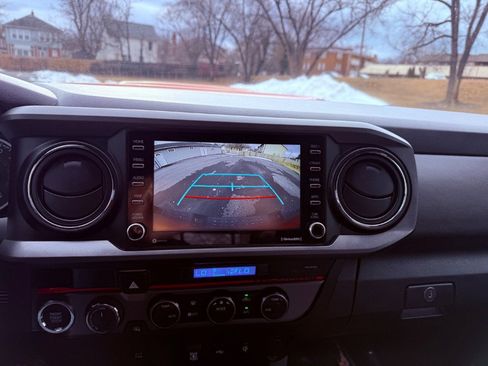 Used 2023 Toyota Tacoma TRD Sport image 18