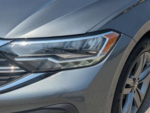 Used 2024 Volkswagen Jetta SE FWD image 9