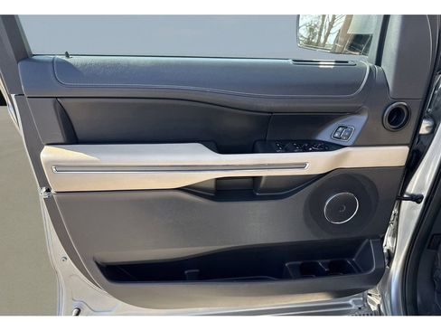 Used 2024 Ford Expedition Max XLT image 14