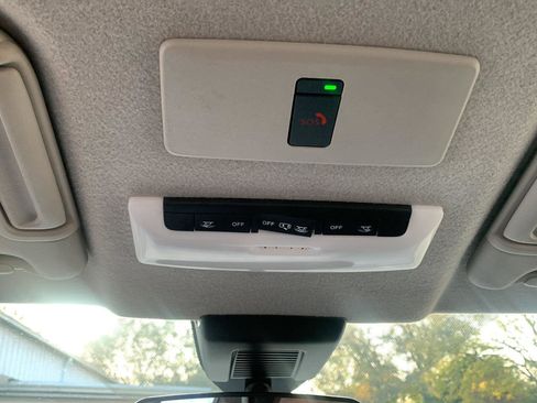 Used 2024 Nissan Kicks SR image 11