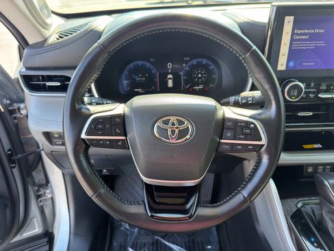 Used 2023 Toyota Highlander Limited AWD/4WD image 17