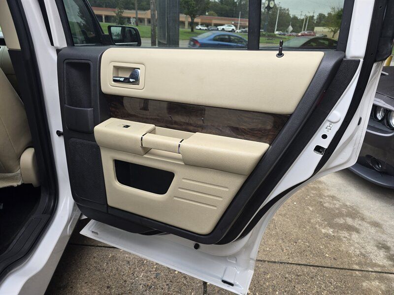 Used 2018 Ford Flex Limited w/ Equipment Group 303A AWD/4WD image 17