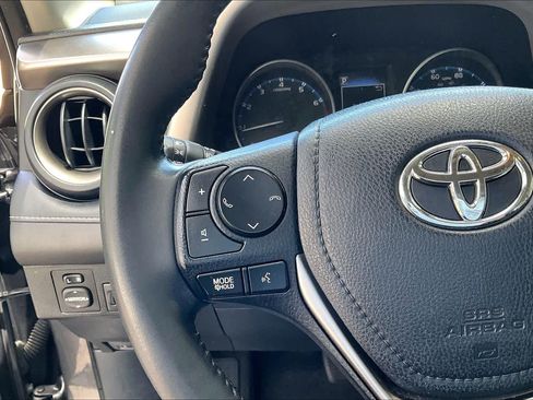 Used 2018 Toyota RAV4 XLE AWD/4WD image 24