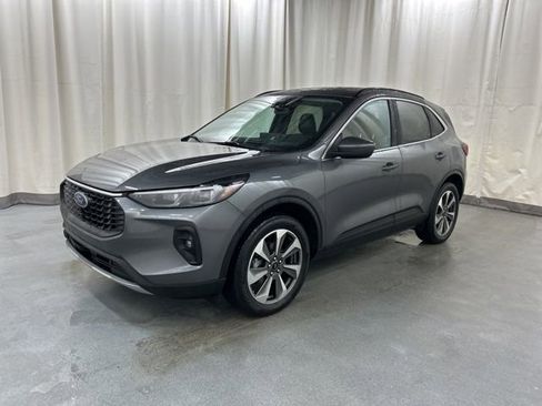 Used 2025 Ford Escape Platinum image 2