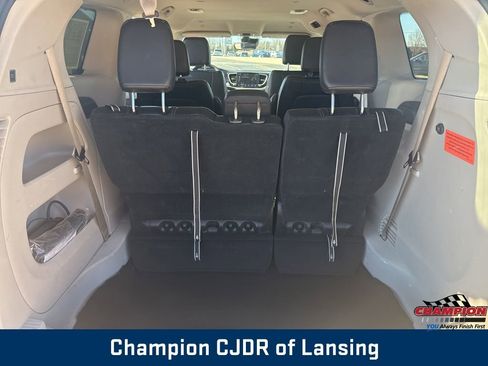 Used 2024 Chrysler Pacifica Touring-L image 12