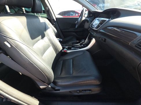 Used 2017 Honda Accord Touring image 13