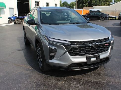 Used 2025 Chevrolet Trax RS w/ Driver Confidence Package FWD image 12