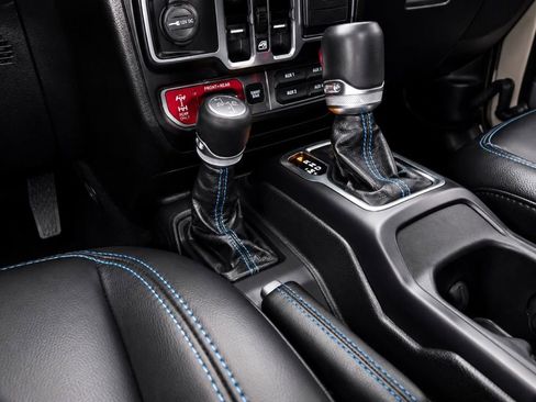 Used 2022 Jeep Wrangler Unlimited Rubicon 4xe w/ Cold Weather Group AWD/4WD image 27